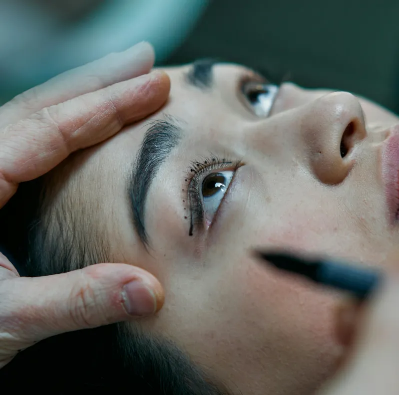 Blepharoplasty: Bedah Kelopak Mata untuk Tampilan Lebih Muda dan Segar